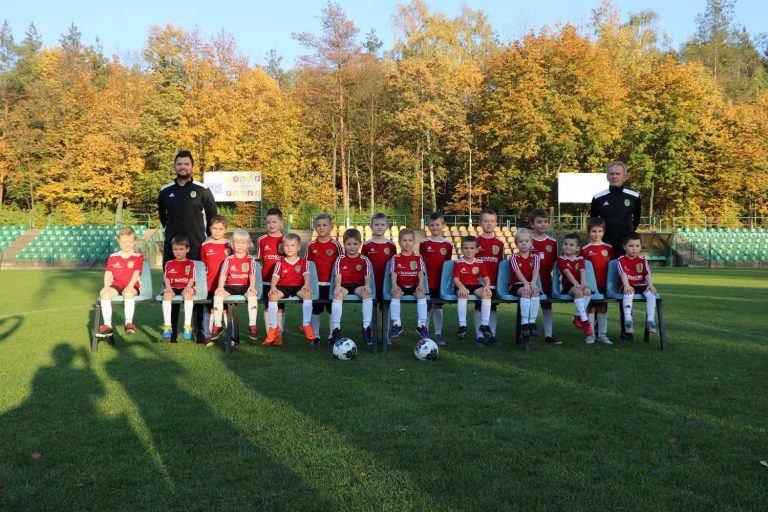 Zawodnicy z najmłodszej drużyny LKS Wielkopolska Komorniki