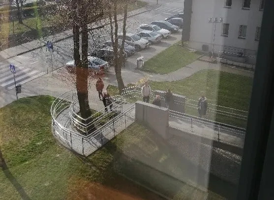 kolejka przed Urzędem Gminy Komorniki