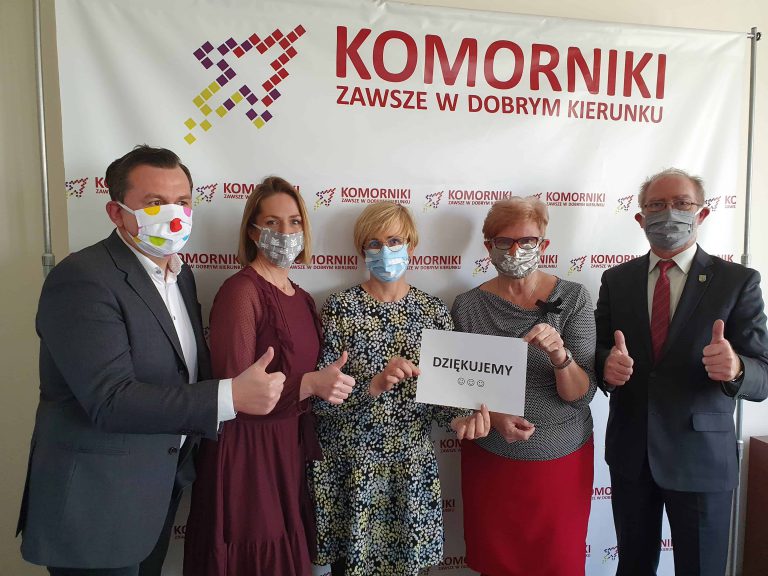 władze gminy Komorniki w maseczkach