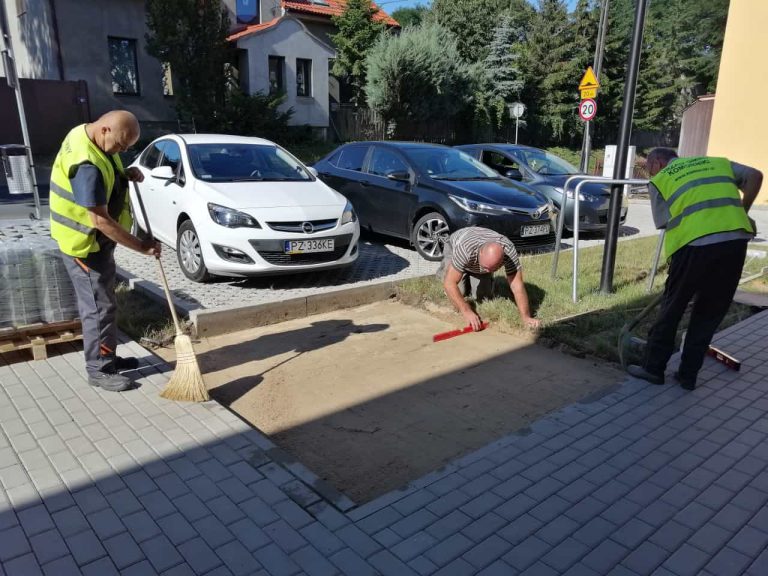 parking ul. młyńska komorniki